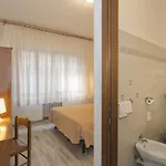 Cecile Hotel 2*