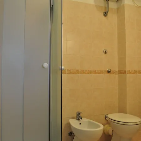 Cecile Hotel 2*
