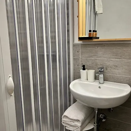 Cecile Hotel 2*