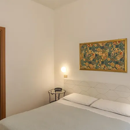 Hotel Cecile 2*