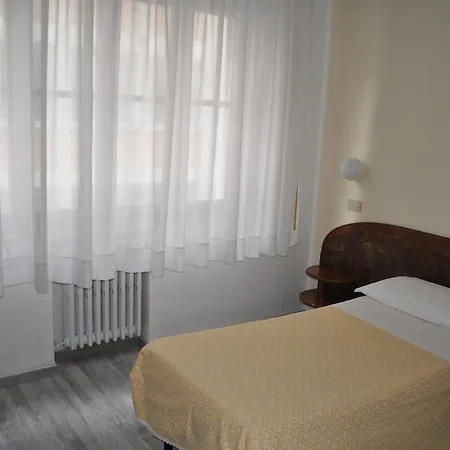 Hotel Cecile 2*