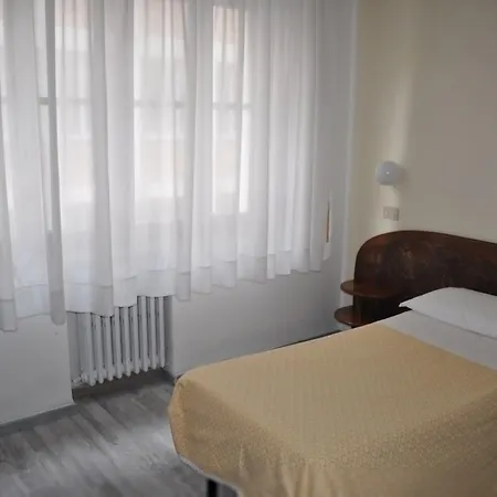 Hotel Cecile 2*