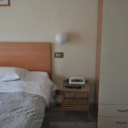 Cecile Hotel 2*