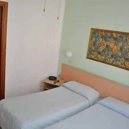 Hotel Cecile 2*