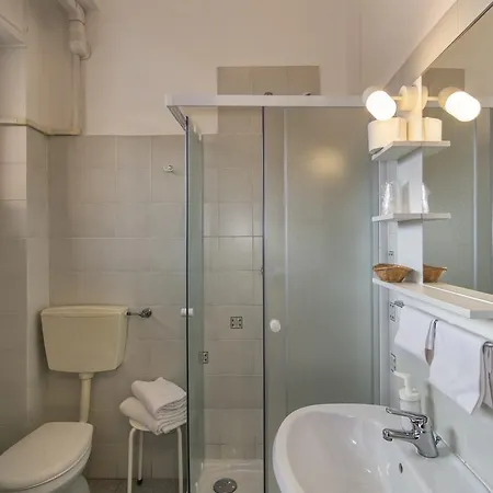 Hotel Cecile 2*