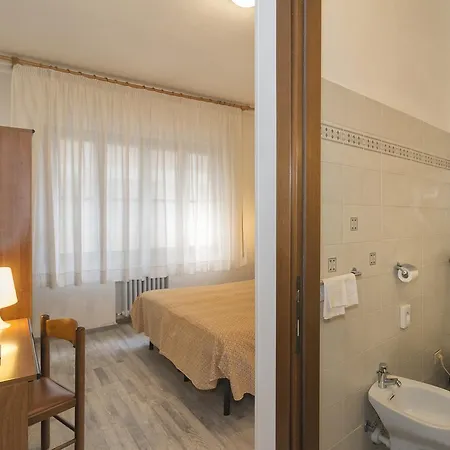 Cecile Hotel 2*