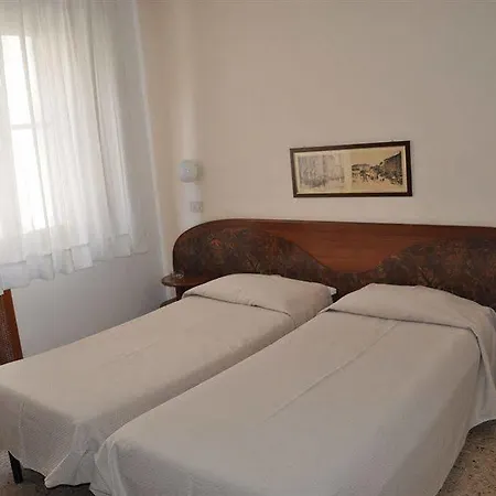 Cecile Hotel Pise