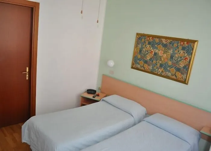 Hotel Cecile 2*